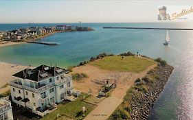 Ferienhaus Strand Hus direkt am Strand, Wasserblick im gesamten Haus, Sauna, Kamin by Seeblick Ferien